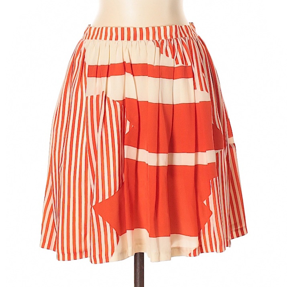 Silky geometric pattern skirt!